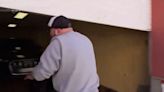 Kiko Rivera se vuelve viral tras chocar contra su garaje al intentar esquivar a una reportera de 'Equipo de investigación'
