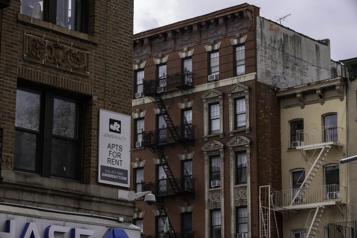 Manhattan Apartment Rents Climb to Highest on Record for April