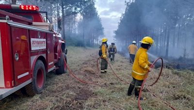 Bomberos de Reconquista multiplican esfuerzos para apagar incendios forestales en el norte