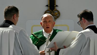 El Vaticano cierra la puerta a la ordenación de diaconisas