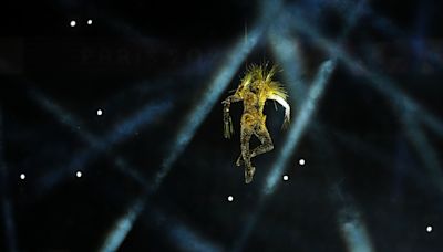 Olympics closing ceremony kicks off with golden voyager and French musicians