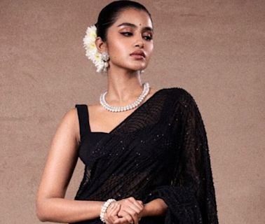 Anupama Parameswaran's Traditional Black Saree Look Has Her Insta Family's Approval - News18