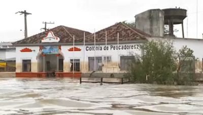 Ilha da Pintada, em Porto Alegre, é invadida por areia e moradores permanecem isolados