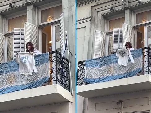 Marcha universitaria: Cristina Kirchner flameó un buzo de la UNLP desde un balcón