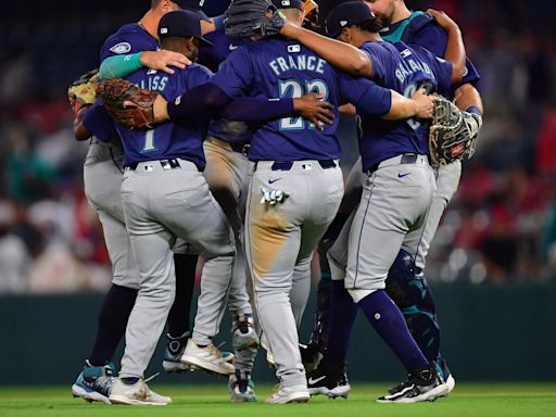 Willie Calhoun belts 2-run HR in 10th as Angels top Mariners