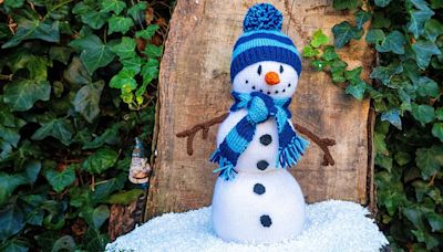 Here's how to knit an adorable snowman for Christmas