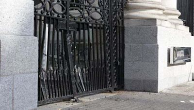 'Delusional' man accused of ramming gates at Government Buildings and Áras an Uachtaráin - Homepage - Western People