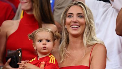 Alice Campello, con sus hijos, respalda a Morata y disfruta del pase de España a la final