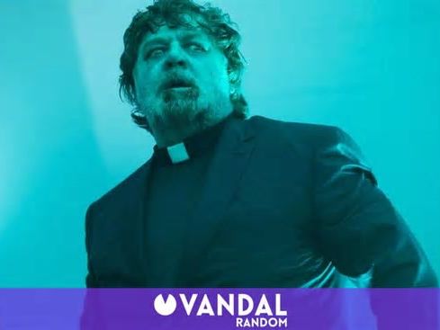 Russell Crowe pierde la cabeza en el tráiler de su próxima película de terror 'The Exorcism'