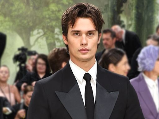 Así es Nicholas Galitzine, el chico de moda que protagoniza la última película de Anne Hathaway