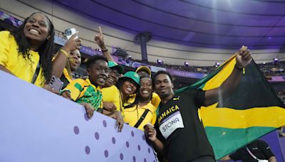 Arkansas alum Rojé Stona sets Olympics record, wins gold medal in discus