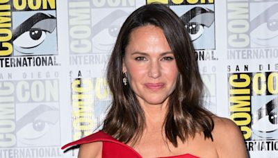 Jennifer Garner ultra-tonique à 52 ans, elle révèle les secrets de sa routine sportive intensive pour son dernier film