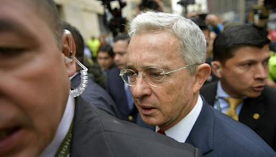 Fiscalía acusó formalmente a Álvaro Uribe por soborno y fraude, en calidad de determinador