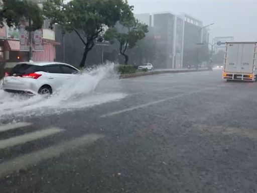 暴雨狂襲台南！永康、安南區、北區多處淹水 東區電桿遭雷擊走火