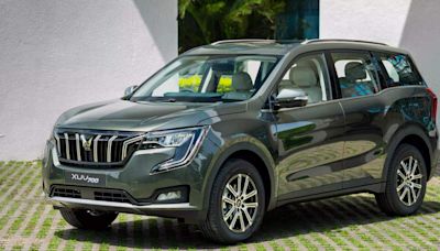 Mahindra reduces price of XUV700 AX7 range now starts with INR 19.49 Lakh - ET Auto