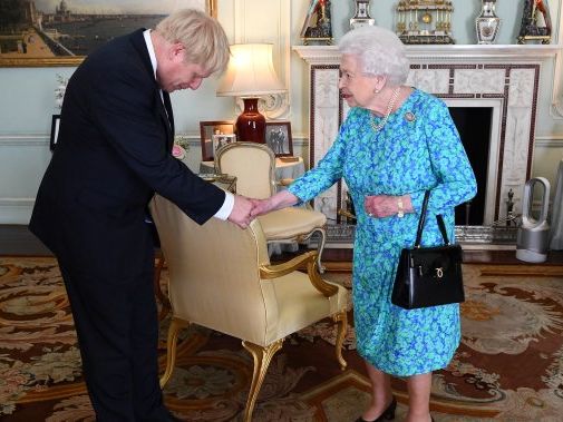 Queen Elizabeth II had bone cancer, former U.K. PM Boris Johnson claims - National | Globalnews.ca