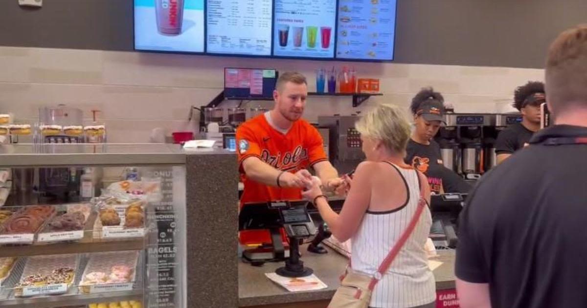 Orioles' Ryan O'Hearn serves up coffee, donuts in surprise appearance at Baltimore Dunkin'