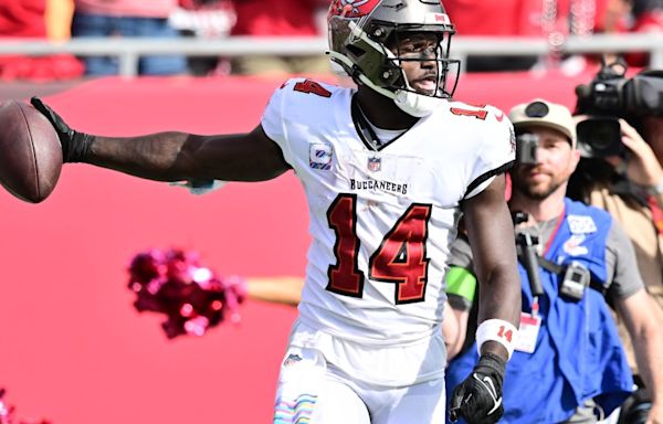 WATCH: Bucs WR Chris Godwin has a message for his teammates during practice