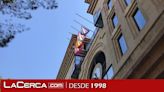 Las banderas del Ayuntamiento de Albacete ondean a media asta en señal de duelo por el fallecimiento del que fuera presidente de la Diputación Provincial, Emigdio de Moya