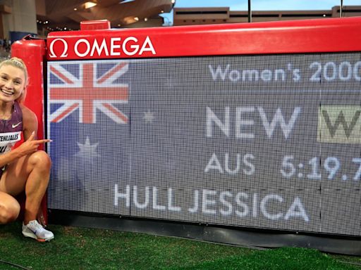 Aussie Jessica Hull breaks 2000m world record