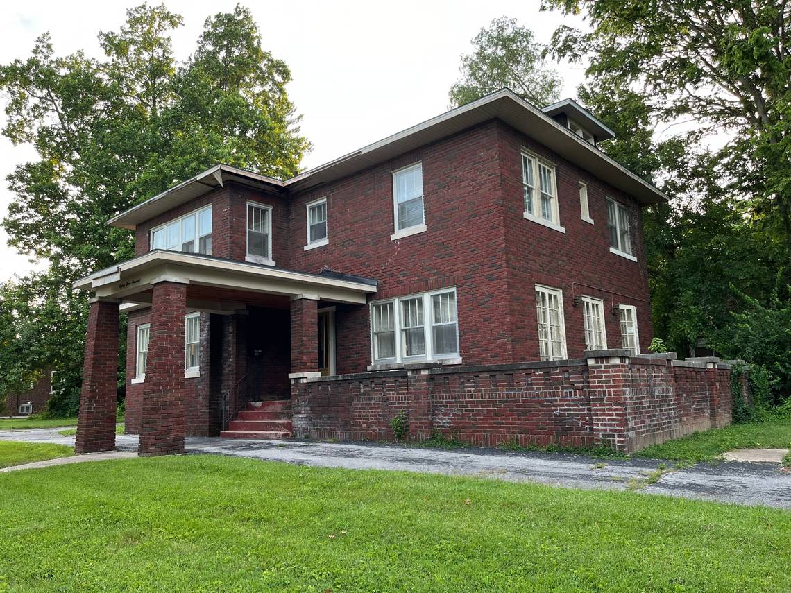 Neighbors upset over derelict home owned by Belleville attorney who grew up in it