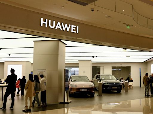 Leaked: New Huawei Luxeed SUV Images Fuel Anticipation for Tech Upgrades - EconoTimes