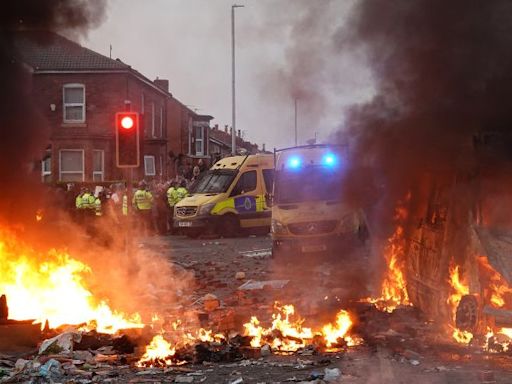 Elon Musk says ‘civil war is inevitable’ as UK rocked by far-right riots. He’s part of the problem | CNN Business