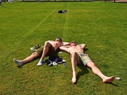 Exactly when Scotland's hot weather will end as temperatures could rocket to 26C