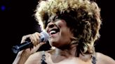 “Icono”, “leyenda”, “estrella”... Aluvión de tributos a Tina Turner