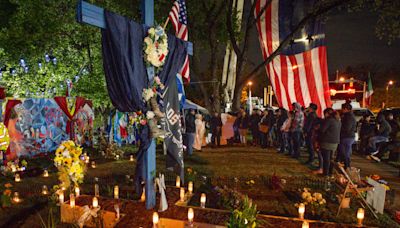 Community comes together to remember bridge workers | PHOTOS