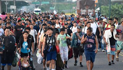 Hundreds of people head for Mexican-US border ahead of possible Trump presidency