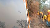Por aire y tierra logran contener un 80% el incendio forestal en Uruapan