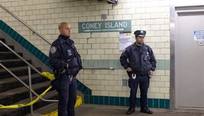 Subway train fatally hits 16-year-old girl in Brooklyn