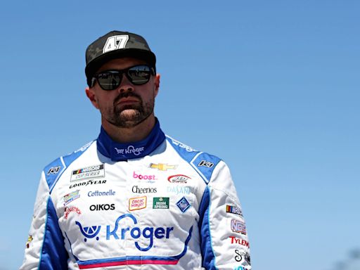 Stenhouse Jr. fined, father suspended after Kyle Busch fight