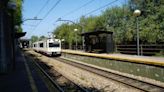 Un recorrido por los 'apeaderos fantasma' del tren en Asturias (y no todos quieren eliminarlos)