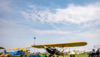 2 Dead in Plane Crash at Farm Field Near Wisconsin Air Show