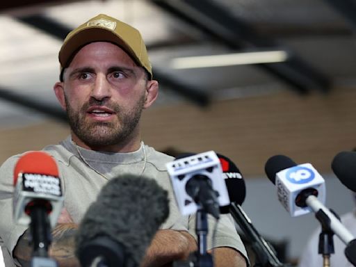 Alexander Volkanovski Breaks Down Arman Tsarukyan vs Islam Makhachev Fight While Hinting a Move to Lightweight