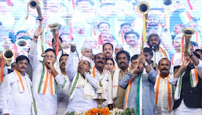 Janandolana rally: CM Siddaramaiah turns emotional in Mysuru, bids to defend his 'clean image'