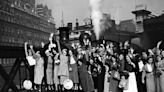 Vintage photos show how glamorous train travel used to be