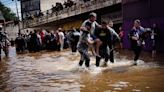(Fotos) Inundaciones en Brasil cobran la vida de docenas de personas y deja sin casa a otras 150 mil