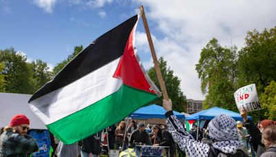 Pro-Palestinian protesters set up encampment at University of Oregon campus in Eugene