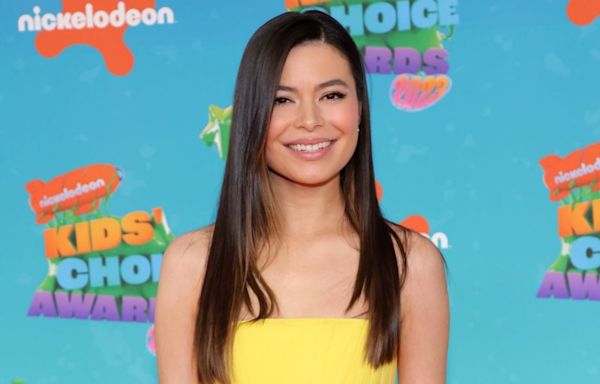 Watch: Miranda Cosgrove gets engaged in rom-com 'Mother of the Bride'