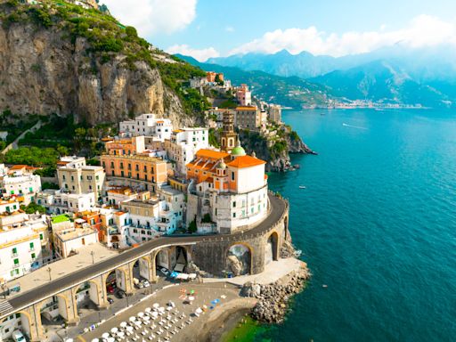 Parkour group damages historic Italian building in failed stunt