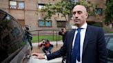 Luis Rubiales deberá pedir permiso para poder viajar fuera de España - La Opinión