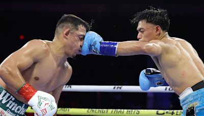 Angel Leo produces stunning knockout to beat Luis Alberto 'Venado' Lopez to IBF featherweight world title