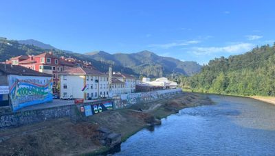 El paseo Dionisio de la Huerta de Arriondas, en obras, abrirá para el Descenso del Sella