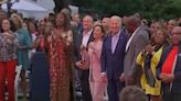 ¿Congelado? Biden se pasma durante concierto por Juneteenth en la Casa Blanca | El Universal