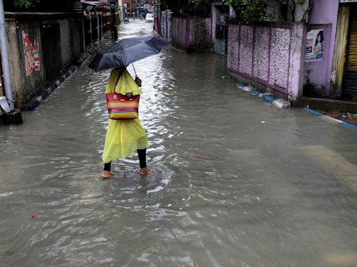 Más de 20 muertos y varios atrapados tras un derrumbe e intensas lluvias en la India