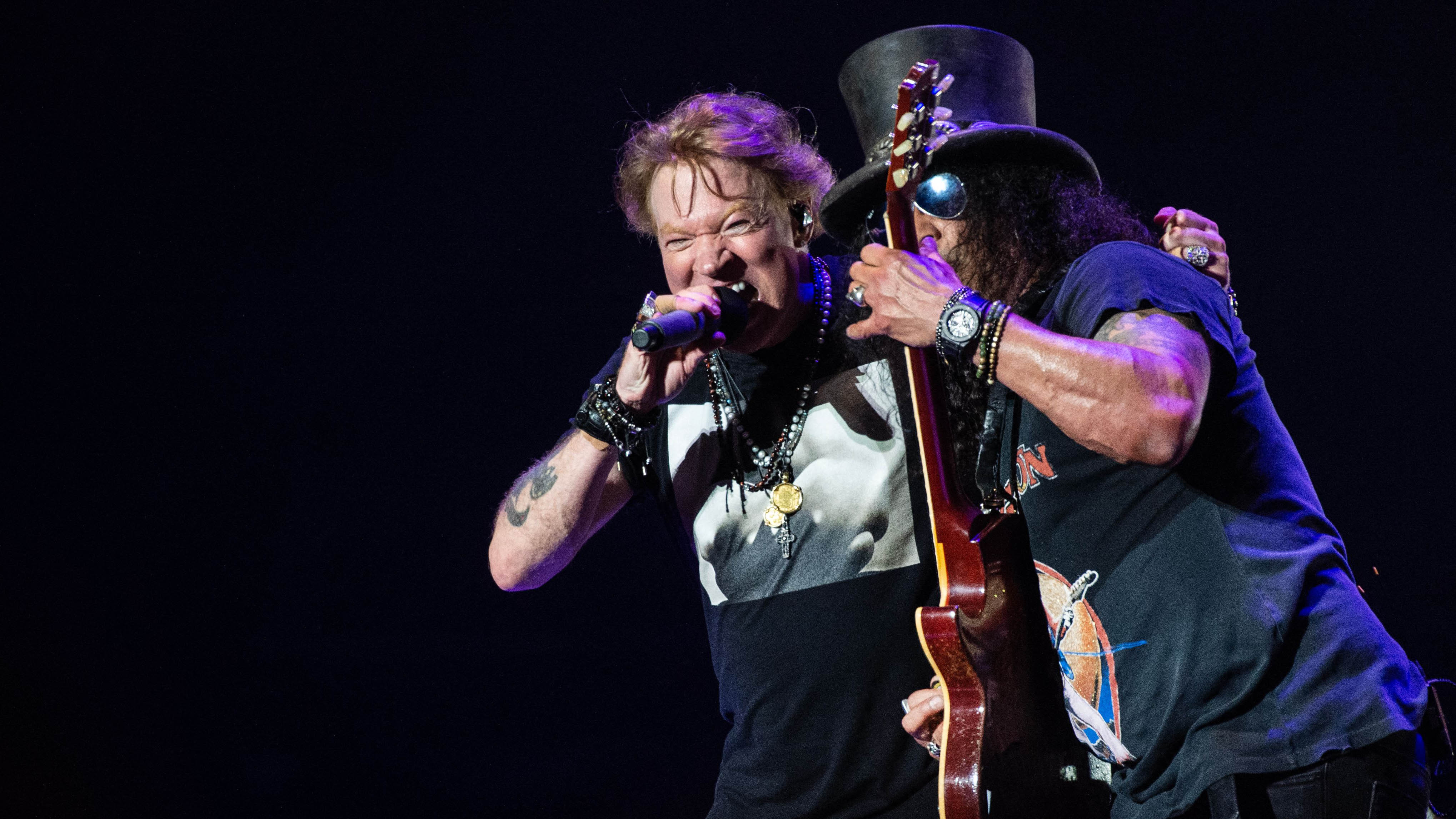 "Guns N' Roses are trying to make their own record and I'm working with them", Slash reveals