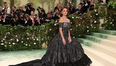 El vestido de Penélope Cruz para la Met Gala 2024: Un diseño que requirió más de 500 horas de trabajo artesanal